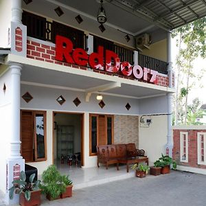 Reddoorz Syariah Near Alun Alun Pacitan 2 Hotel Exterior photo