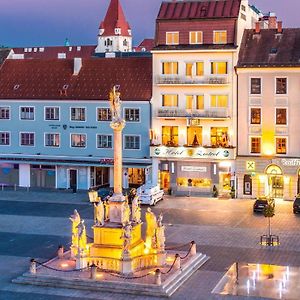 Hotel Zentral Wiener Neustadt Exterior photo