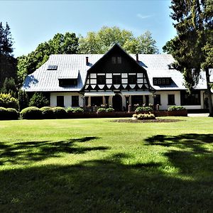 Dworek Osiecki Bed and Breakfast Osieki  Exterior photo