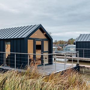 Tattenhall Marina Floating Pods Lejlighed Hargrave Exterior photo