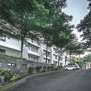 Harris Hotel & Conventions Malang Exterior photo