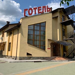 Каприз Hotel Kamjanets-Podilskyi Exterior photo