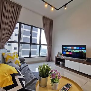 1 Traders Garden 1Br Pool View With Hispeed Internet Netflix Lejlighed Cheras Exterior photo