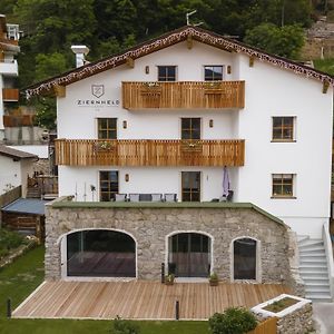 Garni Ziernheld Bed and Breakfast Malles Venosta Exterior photo