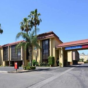 California Inn And Suites Bakersfield Exterior photo