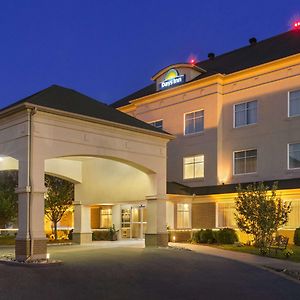 Days Inn By Wyndham Ottawa Airport Exterior photo