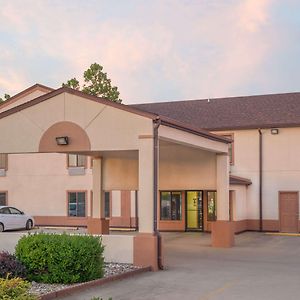 Super 8 By Wyndham Vincennes Motel Exterior photo