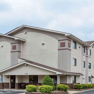 Super 8 by Wyndham Danville VA Exterior photo