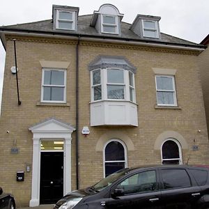 Remarkable 2-Bed Apartment in Chelmsford Exterior photo