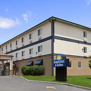 Days Inn & Suites By Wyndham Romeoville Exterior photo