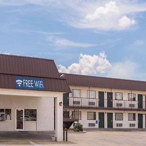 Travelodge by Wyndham Cordele Exterior photo