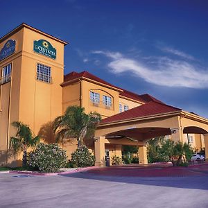 La Quinta By Wyndham Alice Hotel Exterior photo