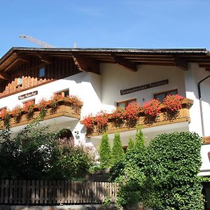 Aparthotel Garni Haus Hubertus Malles Venosta Exterior photo