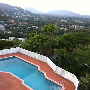 Hill Top Kingston Jamaica Bed and Breakfast Exterior photo