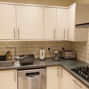London Luxury 1 Bed Flat 4 Mins To Ilford Stn - Kitchen, Garden, Parking, Wifi Lejlighed Exterior photo