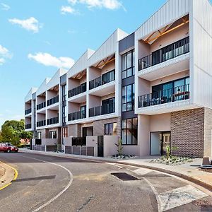 Jewel On Jubilee - New 1 Bed Apt With Parking Lejlighed Port Adelaide Exterior photo