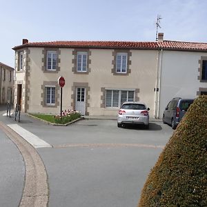 Gite De La Fontaine Marsi Lejlighed Saint-Mars-la-Réorthe Exterior photo