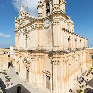 Palazzo 16Th Century Mdina, Opposite St Paul'S Cathedral By 360 Estates Lejlighed Exterior photo