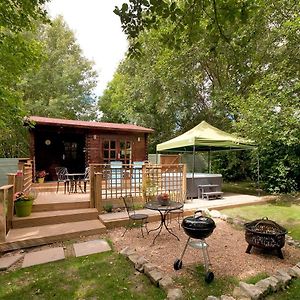 The Lodge With Hot Tub Maidstone Exterior photo