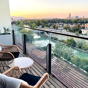 Sunrise Above Sky With Rooftop Pool Lejlighed Wien Exterior photo