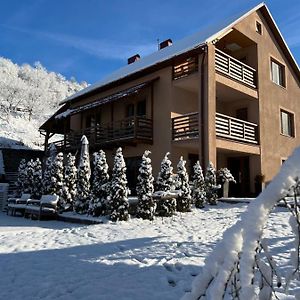 Купецький Двір Hotel Mizhhirya  Exterior photo