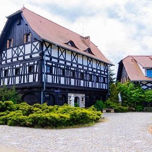 Karczma Rzym Dwor Bed and Breakfast Wrocław Exterior photo