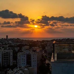 Bautiful Penthouse 4Bed With Jacuzzi Sea View Lejlighed Tel Aviv Exterior photo