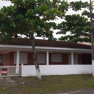 Quartos A Duas Quadras Da Praia E Proxima A Ilha Do Mel Hotel Pontal do Paraná Exterior photo