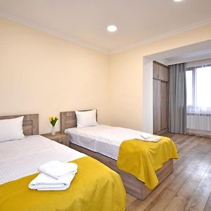 Separate Beds In A Specious Apartment, Komitas 27 Jerevan Exterior photo