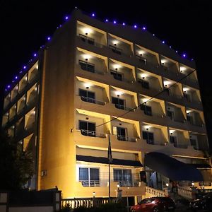 Maple Leaf Hotel Accra Exterior photo