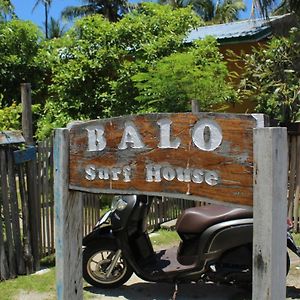 Balo Surf House Bed and Breakfast Nembrala Exterior photo