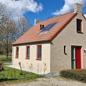 Ruim Vakantiehuis Aan Meer Bij Nijmegen Gelderland Villa Ewijk Exterior photo