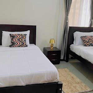 Cozy Living By Miranda, Acacia Unlimited Wifi Netflix Free Parking Lejlighed Kampala Exterior photo