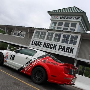 Walk To The Outfield Of Lime Rock Park Lejlighed Salisbury Exterior photo