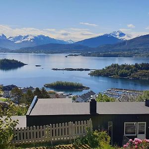 Lovely Townhouse With Nice View Ålesund Exterior photo