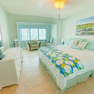 Gorgeous Ocean Views! Welcome To Bella Breeze! Beachfront 2Br 2Ba Lejlighed Sion Farm Exterior photo