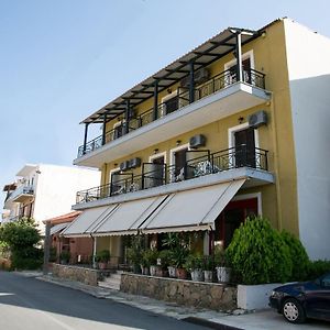 Petania Hotel & Apartments Lixouri Exterior photo