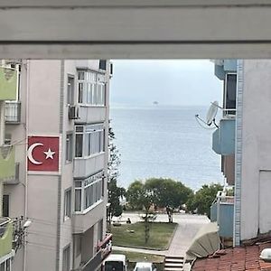 Cadde Ustu, Deniz Manzarali Ferah Bir Daire Lejlighed Gemlik Exterior photo