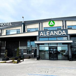 Aleanda Hotel Tjernivtsi Exterior photo