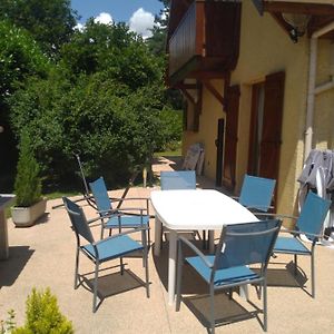 Chambre Rouge Dans Maison Avec Parking Bed and Breakfast Cluses Exterior photo