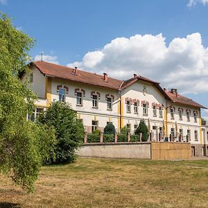 Pension V Parku Cesky Sternberk Hotel Exterior photo