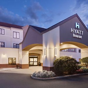 Hyatt House Boston Waltham Hotel Exterior photo