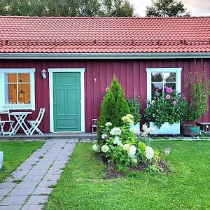 Cabin Located In A Traditionally Swedish Setting! Lejlighed Umeå Exterior photo