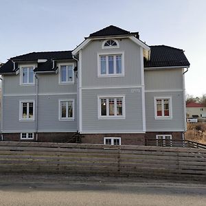 Laegenhet Med Egen Entre I Centrala Dalsjoefors Lejlighed Dalsjofors Exterior photo