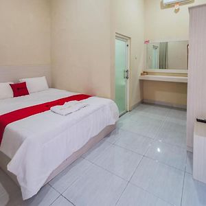 Reddoorz Near Pantai Pancer Door Pacitan Hotel Exterior photo