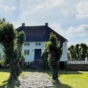 Bosvik Gard, Nyrenovert Leilighet I Hovedhus Fra 1756 Lejlighed Risør Exterior photo