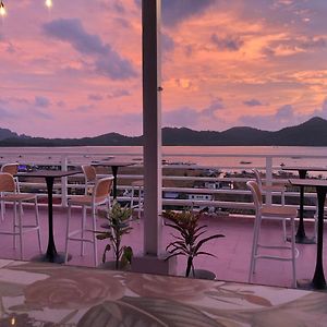 Sunburn Suites And Rooftop Bar Busuanga Exterior photo