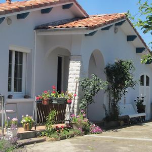 Chambre D'Hotes De La Tuilerie Bed and Breakfast Rion-Des-Landes Exterior photo