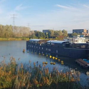 Wheelhouse Euphrate Houseboat Bed and Breakfast Amsterdam Exterior photo