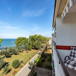 Apartment Ivana With Sea View - Pet Friendly Fažana Exterior photo